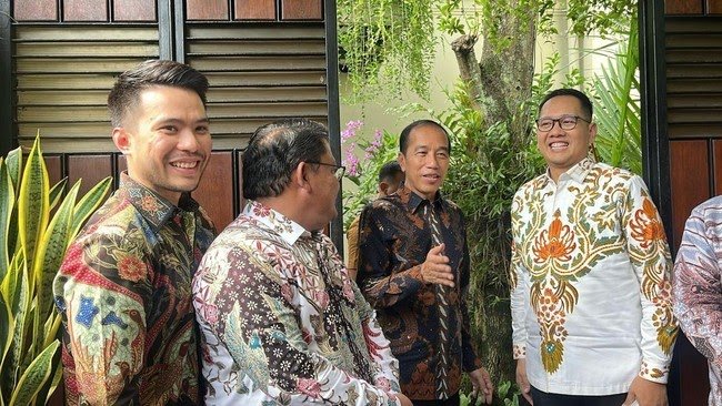 Jokowi Temui Massa: Tidak Ada Kewenangan TPUA Atur Ijazah
